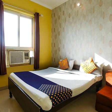 Spot On 72060 Hotel Kaushik Kakarmatha エクステリア 写真