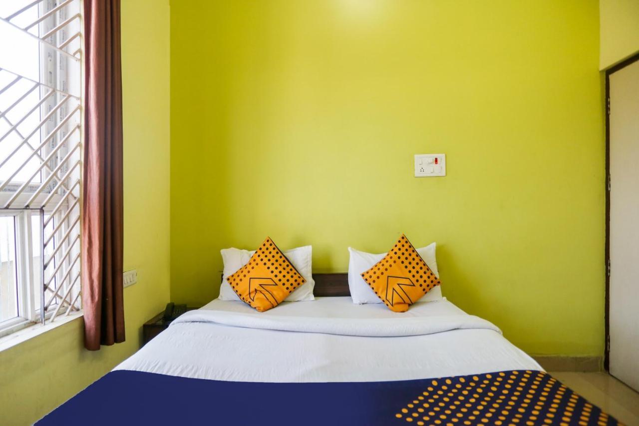 Spot On 72060 Hotel Kaushik Kakarmatha エクステリア 写真