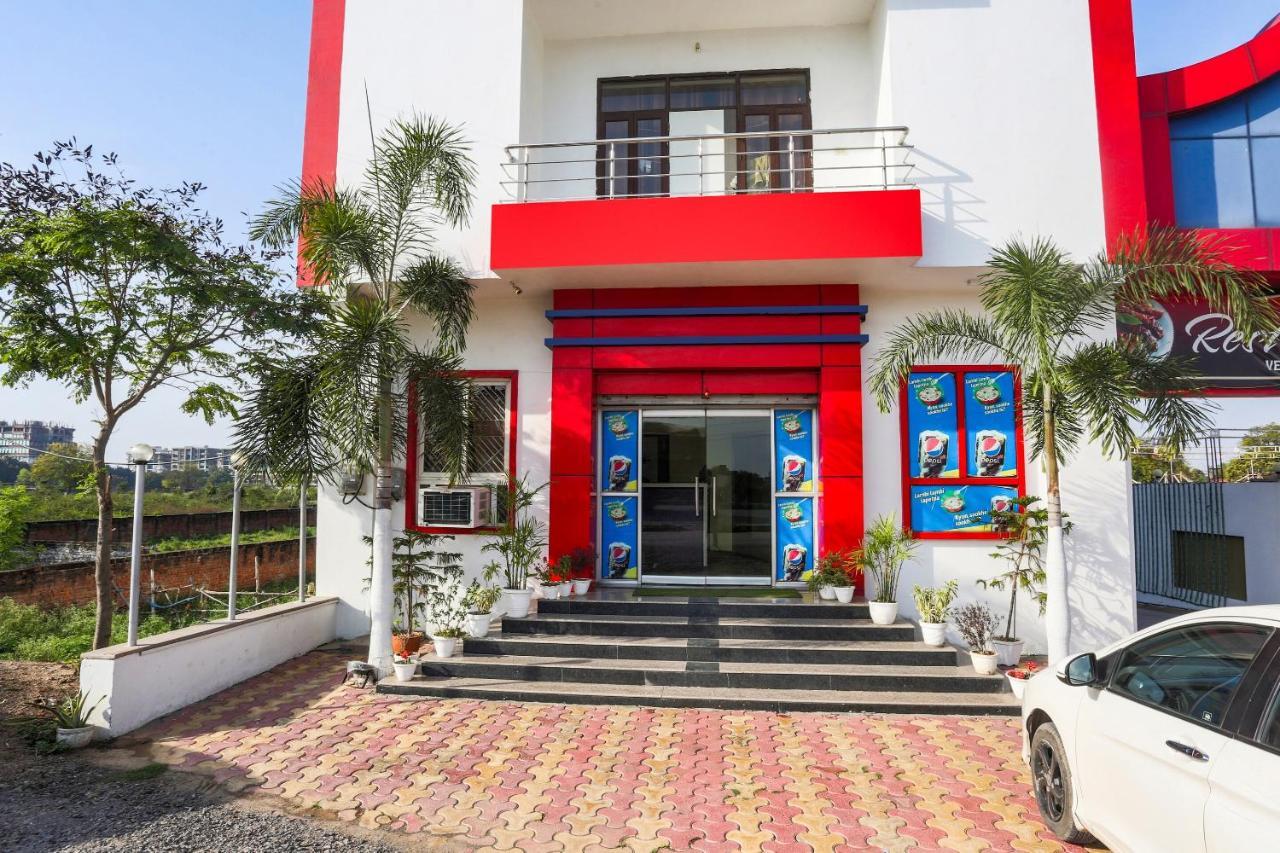 Spot On 72060 Hotel Kaushik Kakarmatha エクステリア 写真