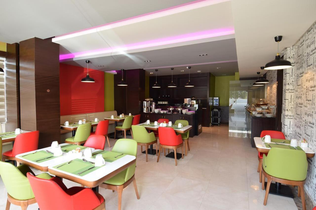 Spot On 72060 Hotel Kaushik Kakarmatha エクステリア 写真