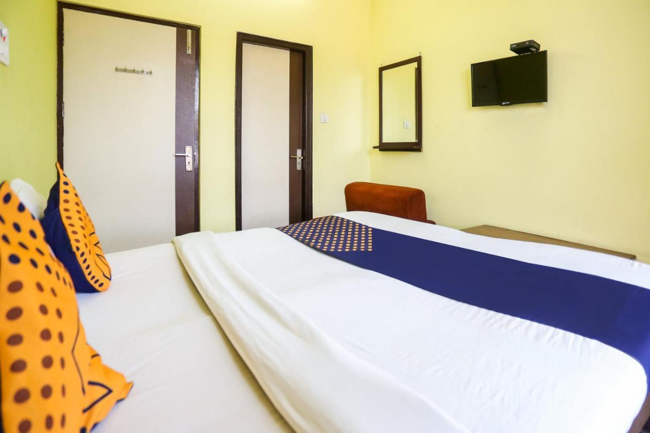 Spot On 72060 Hotel Kaushik Kakarmatha エクステリア 写真