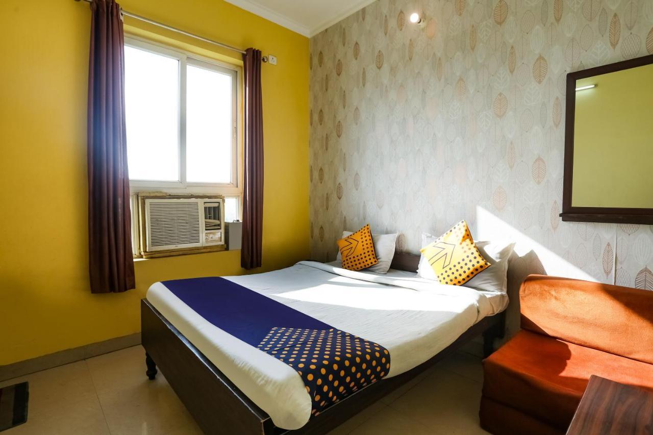 Spot On 72060 Hotel Kaushik Kakarmatha エクステリア 写真
