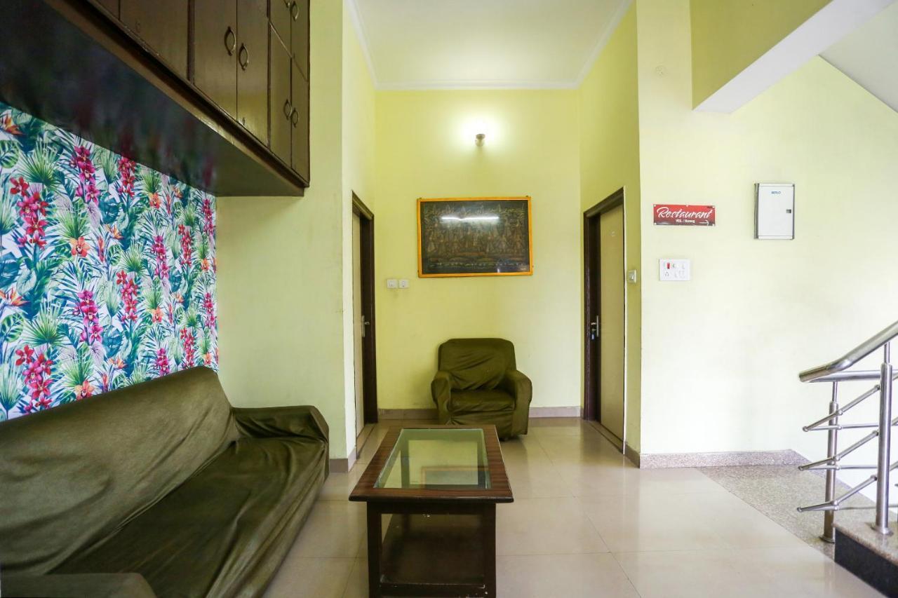 Spot On 72060 Hotel Kaushik Kakarmatha エクステリア 写真
