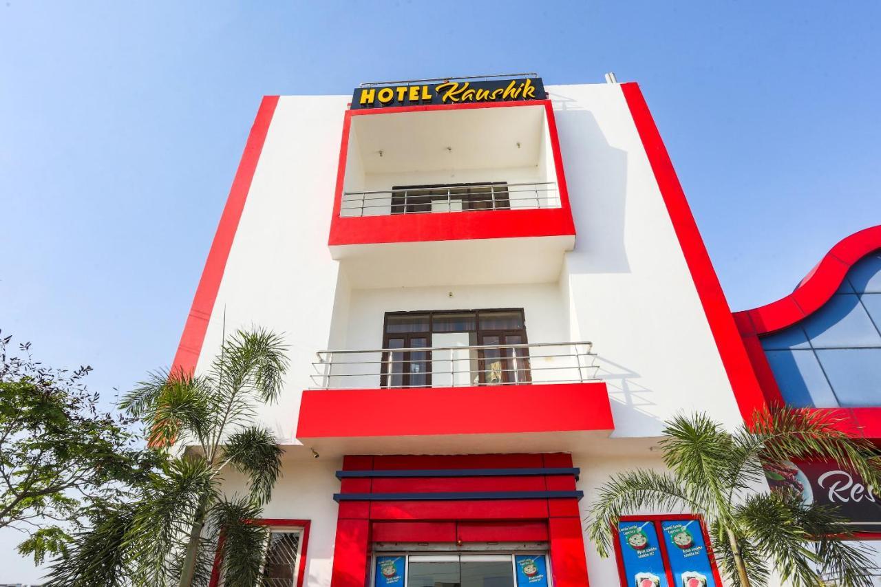 Spot On 72060 Hotel Kaushik Kakarmatha エクステリア 写真