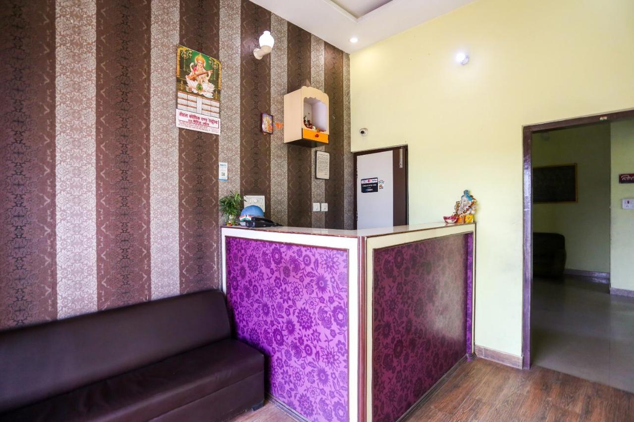 Spot On 72060 Hotel Kaushik Kakarmatha エクステリア 写真