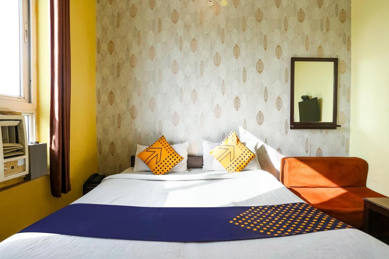 Spot On 72060 Hotel Kaushik Kakarmatha エクステリア 写真